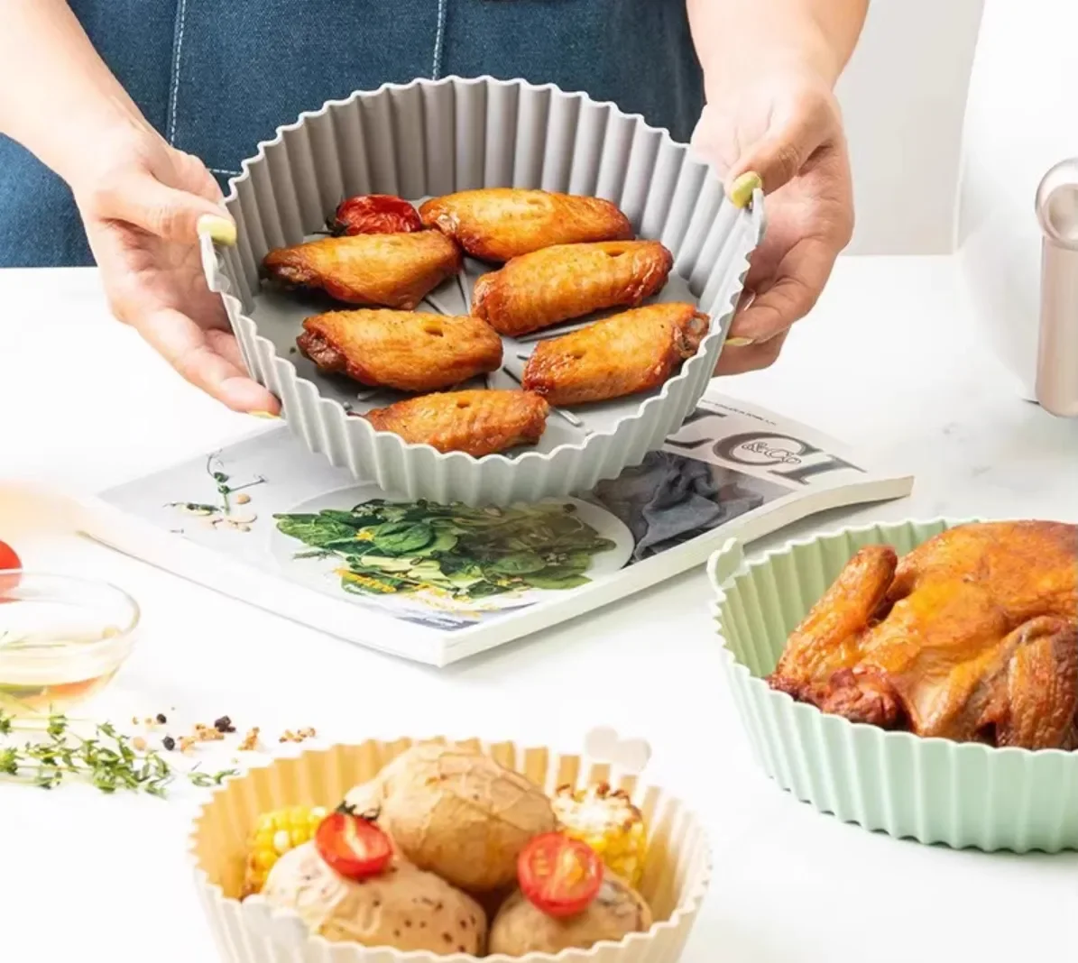 silicone pans with toasted food